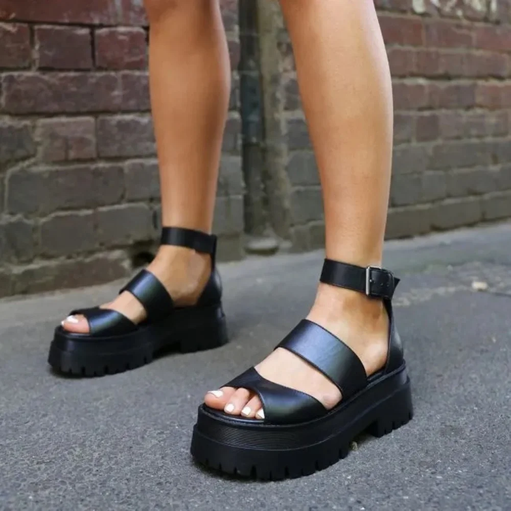 WINDSORSMITH, THRILLED BLACK LEATHER SANDAL, black size 7 - Picture 1 of 6